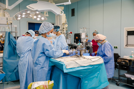 Центр трансплантологии им. ак. В. И. Шумакова занимает первое место по количеству выполняемых трансплантаций сердца в одном центре.